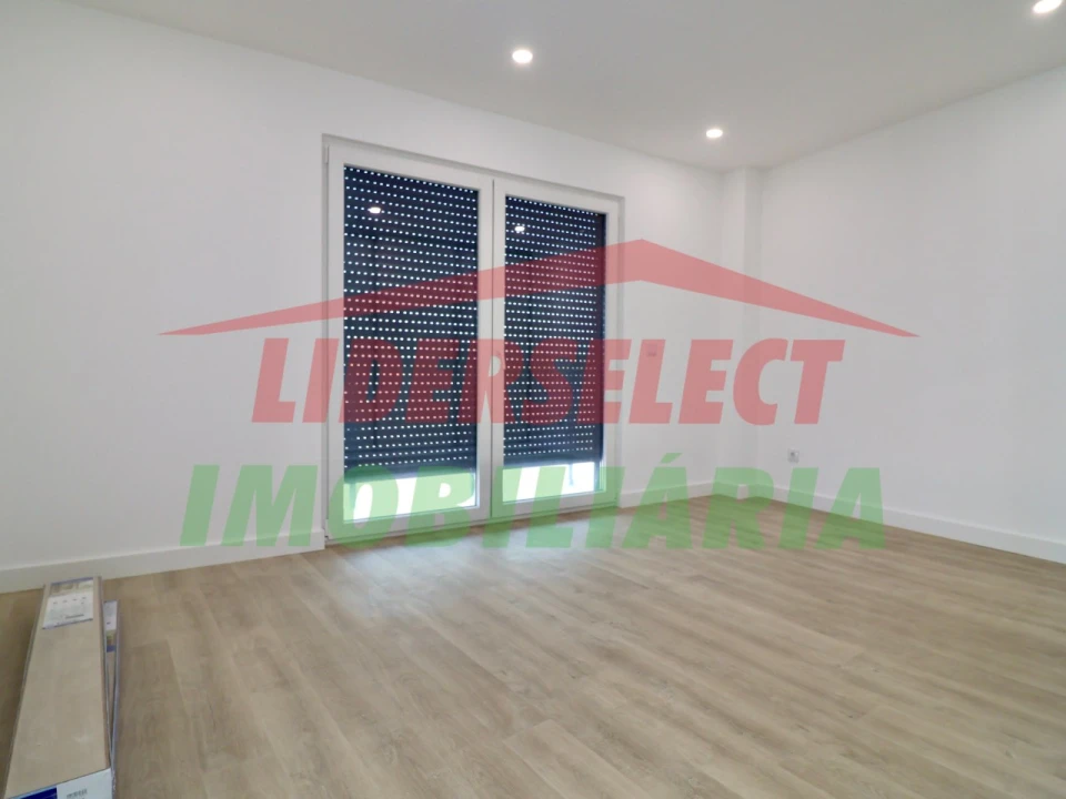 Apartamento T2 para Venda em Santa Maria, São Pedro e Matacães Foto 19