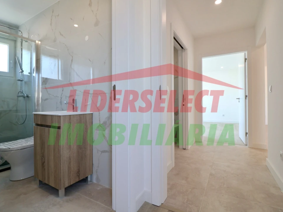 Apartamento T2 para Venda em Santa Maria, São Pedro e Matacães Foto 21