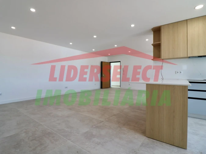 Apartamento T2 para Venda em Santa Maria, São Pedro e Matacães Foto 5