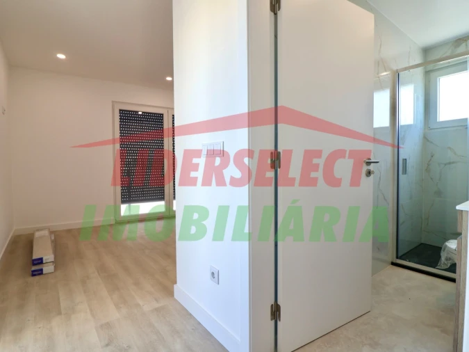 Apartamento T2 para Venda em Santa Maria, São Pedro e Matacães Foto 17