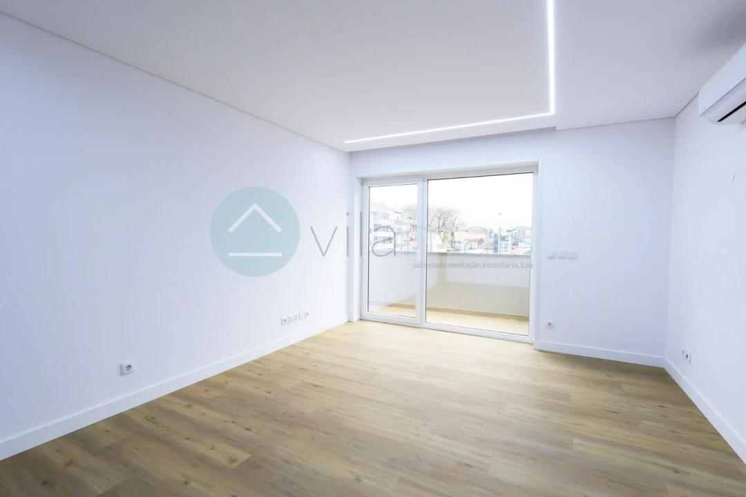 Apartamento T2 para Venda em Cedofeita, Santo Ildefonso, Sé, Miragaia, São Nicolau e Vitória Foto 4