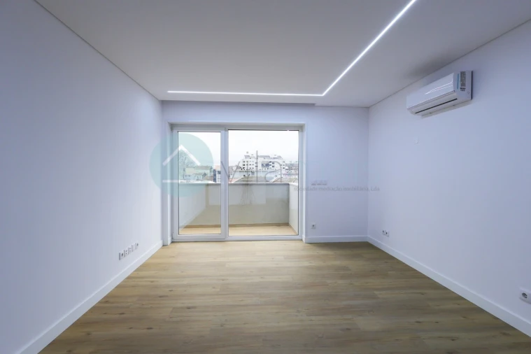 Apartamento T2 para Venda em Cedofeita, Santo Ildefonso, Sé, Miragaia, São Nicolau e Vitória Foto 3