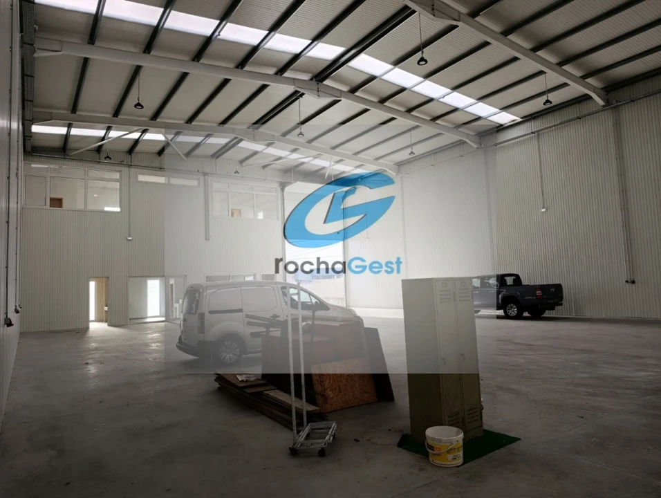 Armazém para Venda em Canelas Foto 2