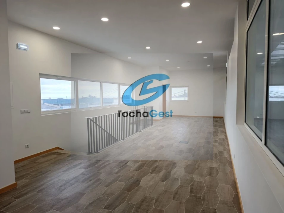 Armazém para Venda em Canelas Foto 4