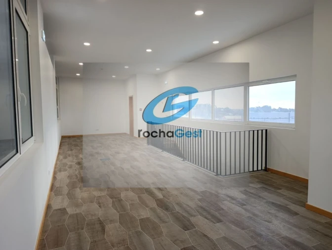 Armazém para Venda em Canelas Foto 5