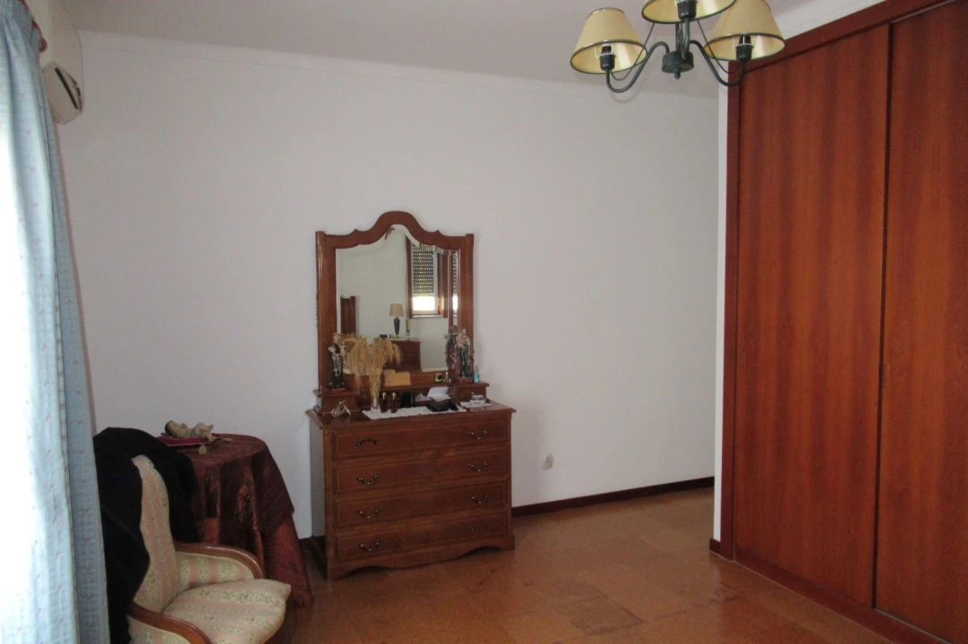 Moradia T5 para Venda em São João Baptista Foto 13