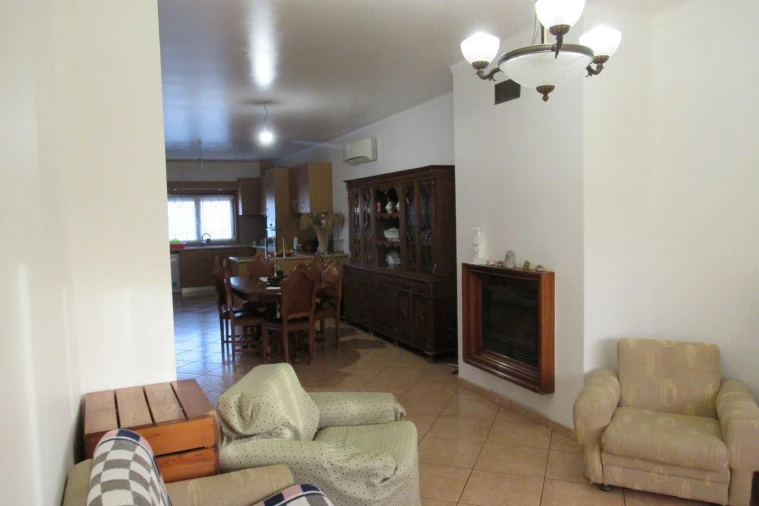 Moradia T5 para Venda em São João Baptista Foto 5