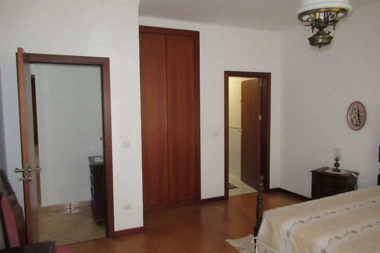 Moradia T5 para Venda em São João Baptista Foto 17