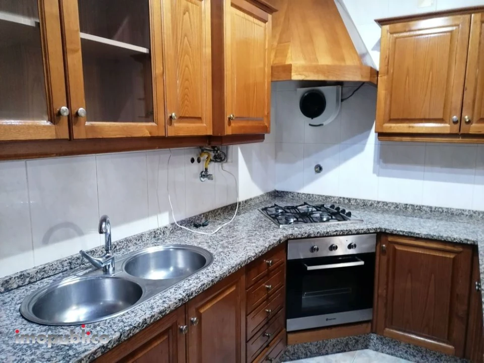 Apartamento T2 para Arrendamento em Vila Verde e Barbudo Foto 1
