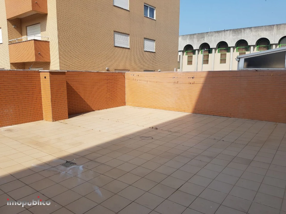 Apartamento T2 para Arrendamento em Vila Verde e Barbudo Foto 4