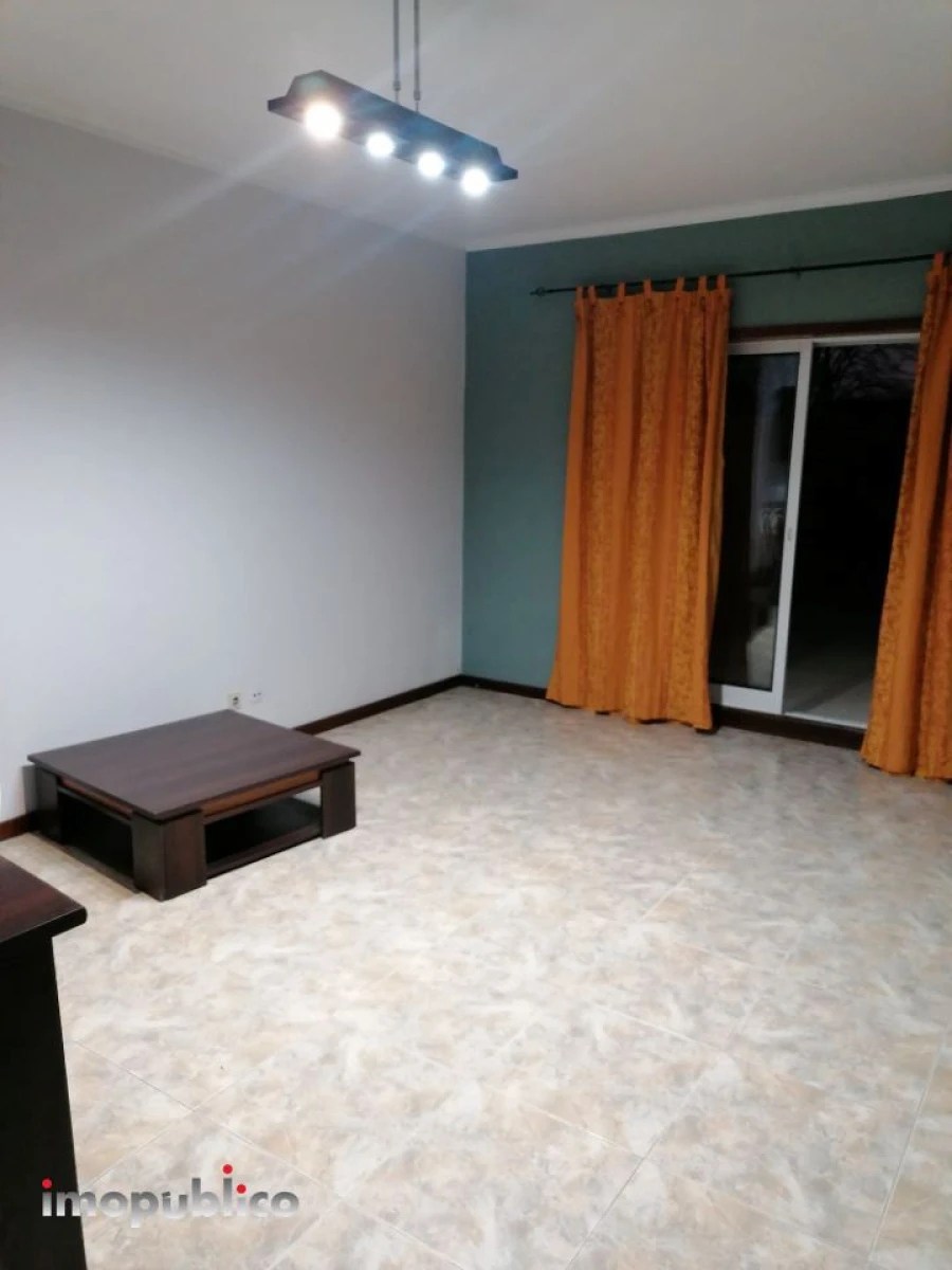 Apartamento T2 para Arrendamento em Vila Verde e Barbudo Foto 2