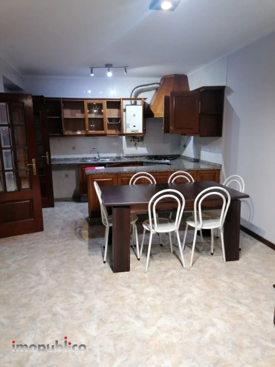 Apartamento T2 para Arrendamento em Vila Verde e Barbudo Foto 3