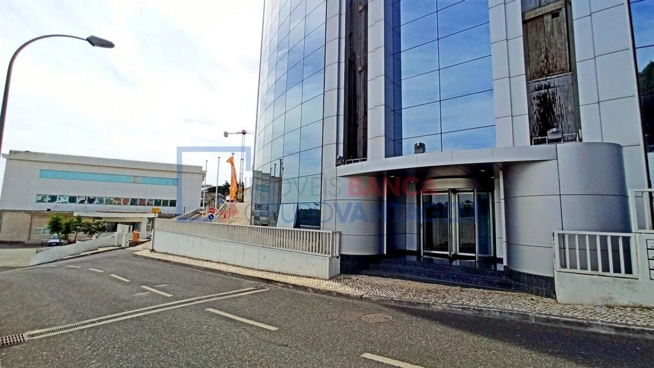 Prédio para Venda em Carnaxide e Queijas Foto 24