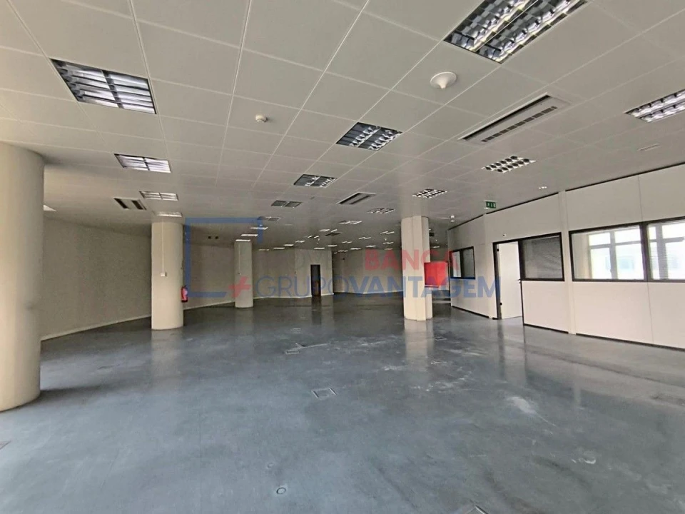 Prédio para Venda em Carnaxide e Queijas Foto 1