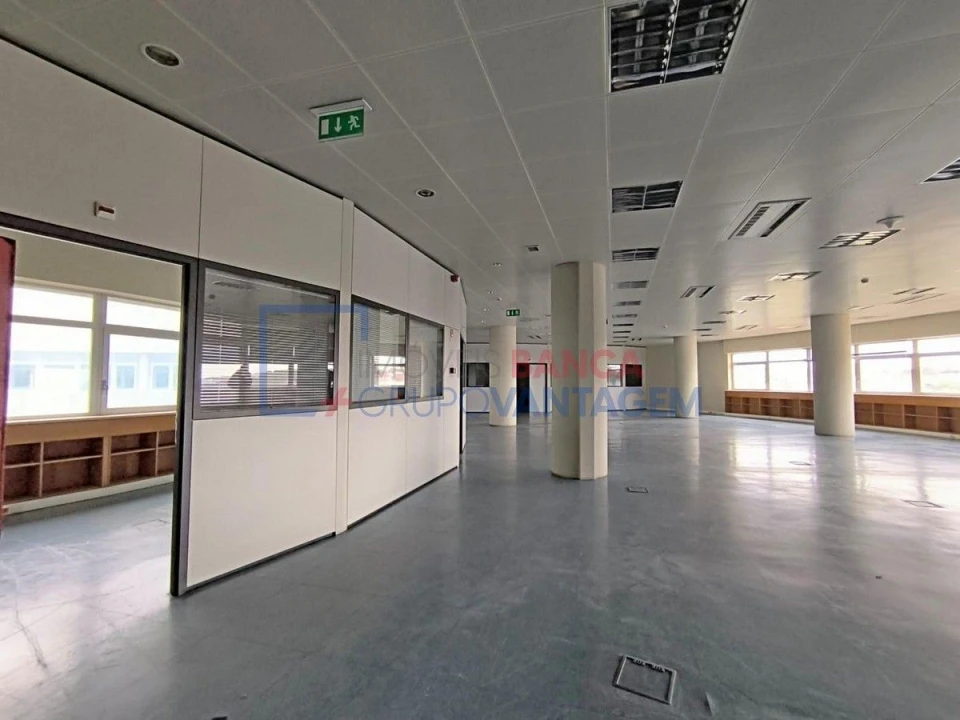 Prédio para Venda em Carnaxide e Queijas Foto 11