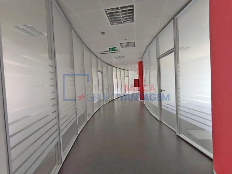 Prédio para Venda em Carnaxide e Queijas Foto 12