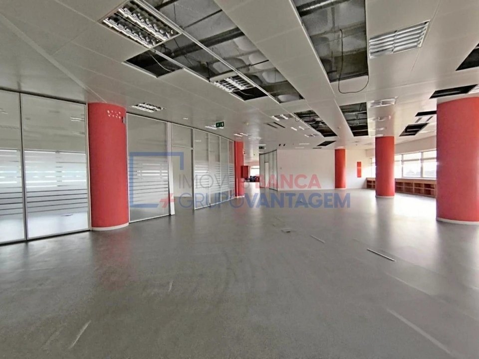 Prédio para Venda em Carnaxide e Queijas Foto 13