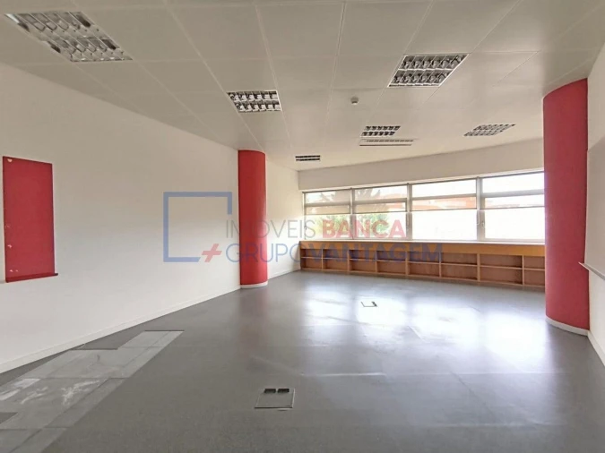 Prédio para Venda em Carnaxide e Queijas Foto 17