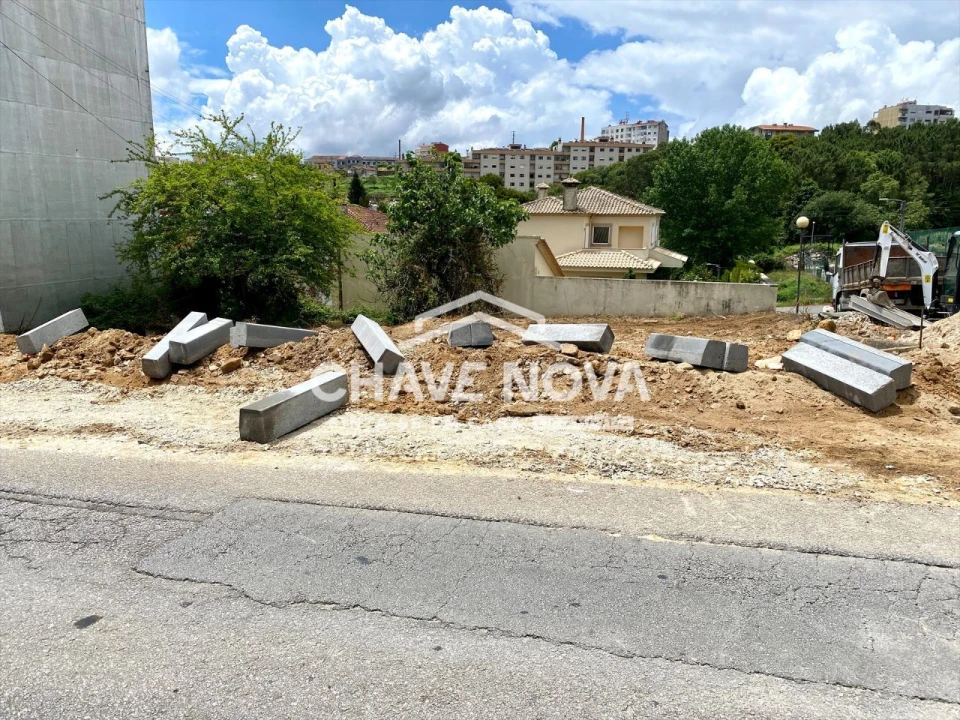 Terreno P/ Prédio para Venda em São João da Madeira Foto 1