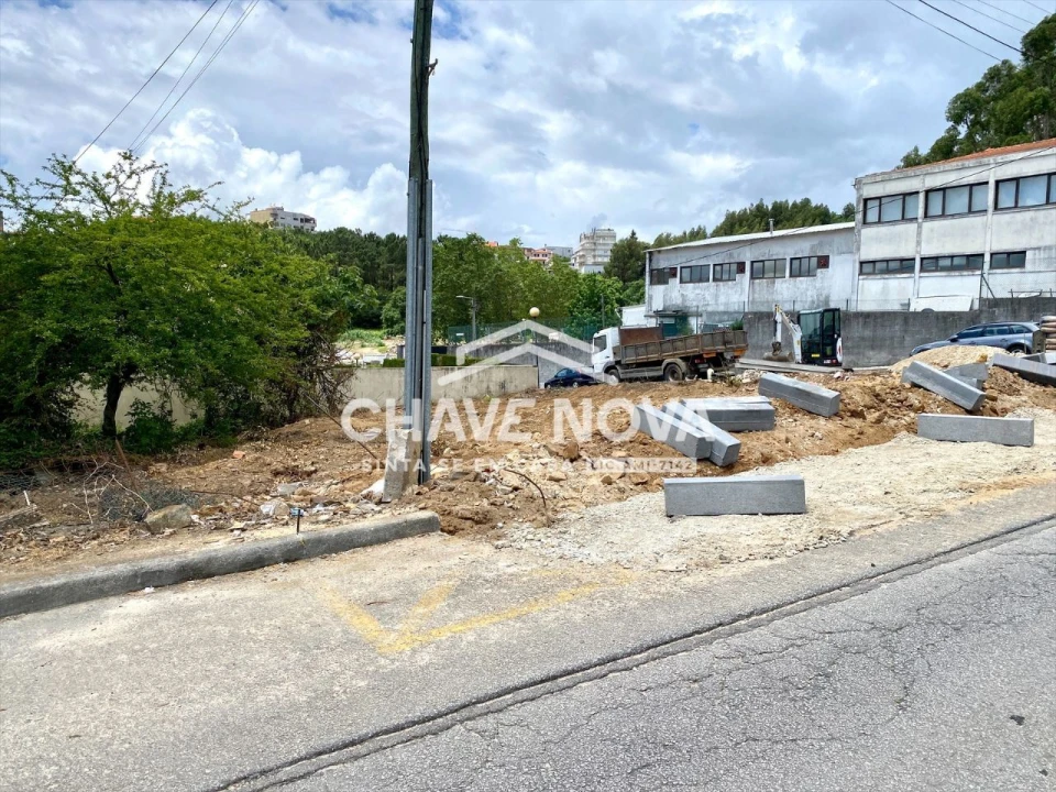 Terreno P/ Prédio para Venda em São João da Madeira Foto 3