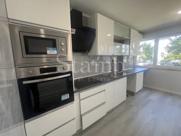 Apartamento T2 para Venda em Oeiras e São Julião da Barra, Paço de Arcos e Caxias