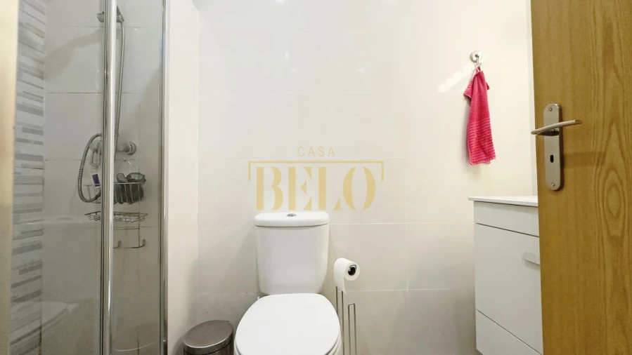 Moradia T8 para Venda em Milheiros Foto 27