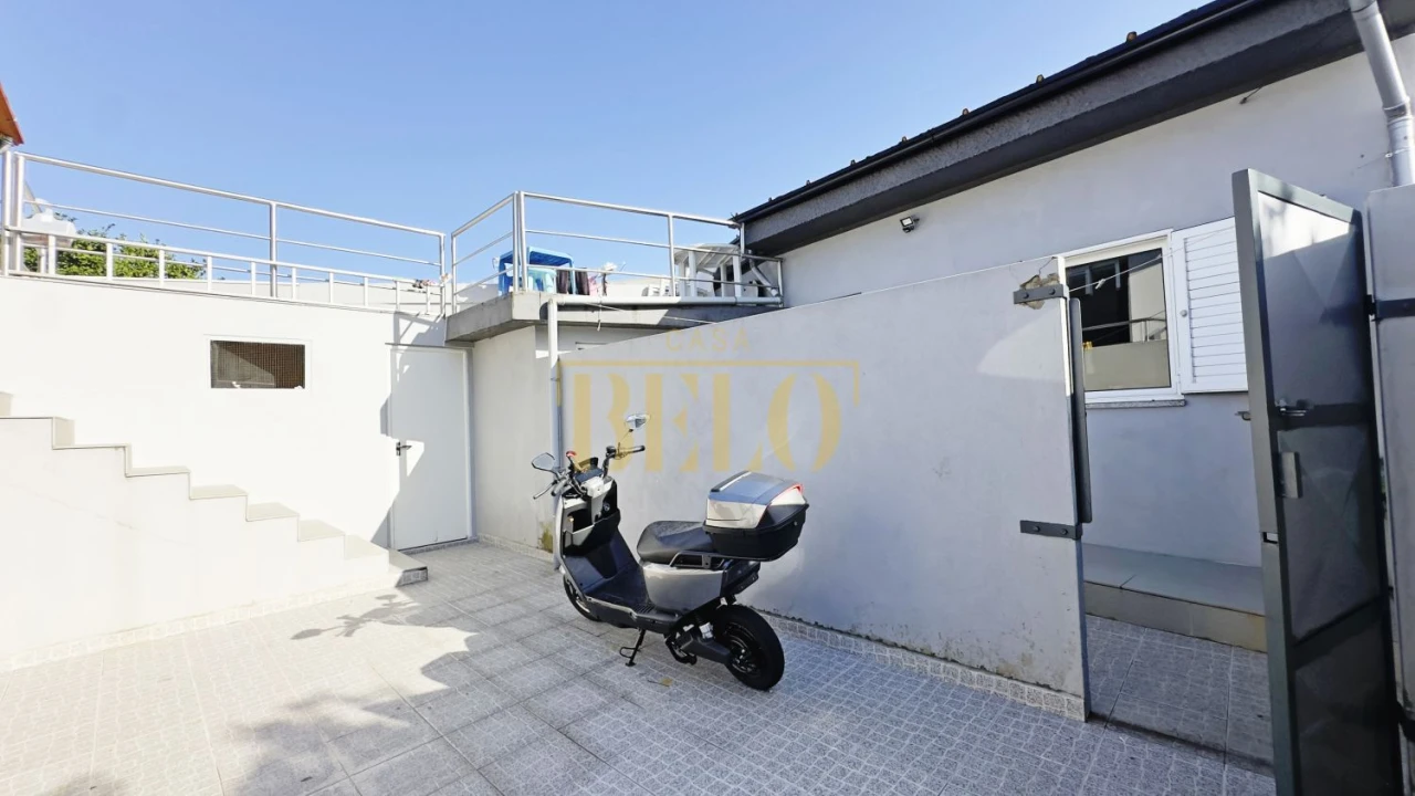 Moradia T8 para Venda em Milheiros Foto 16