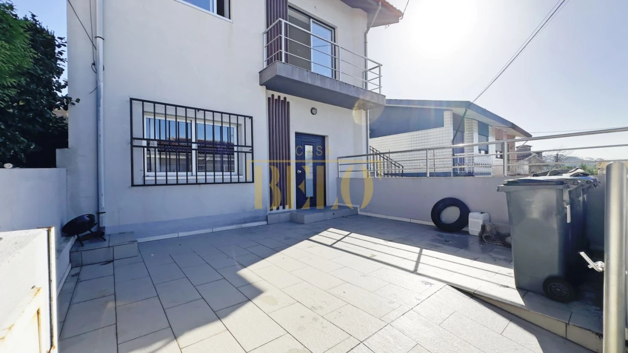 Moradia T8 para Venda em Milheiros Foto 1