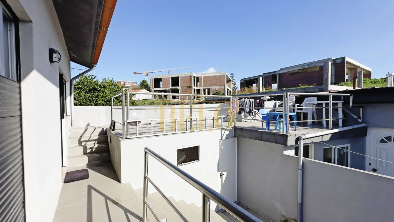 Moradia T8 para Venda em Milheiros Foto 31