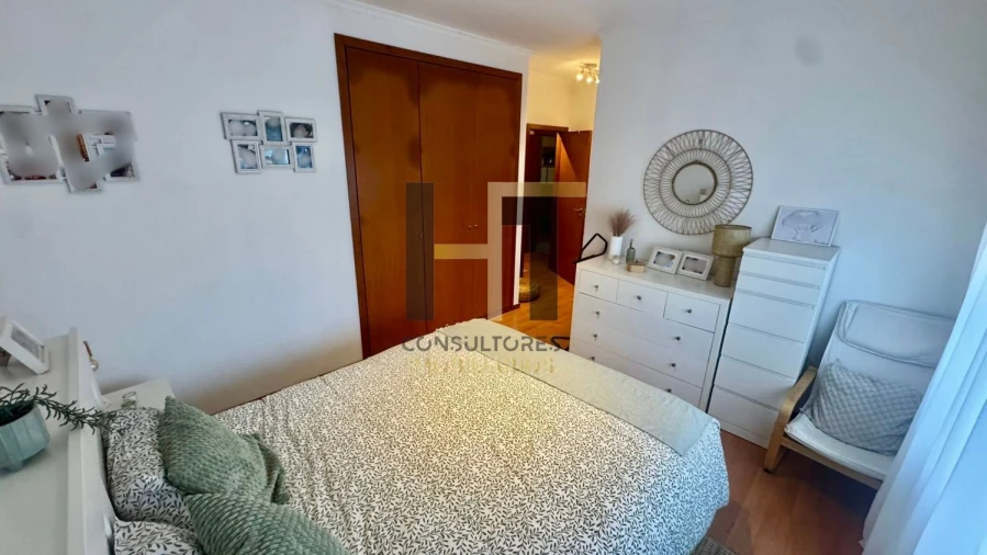 Apartamento T2 para Venda em Milheiros Foto 6