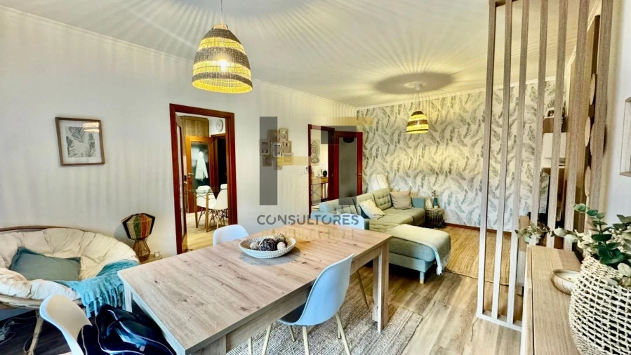 Apartamento T2 para Venda em Milheiros Foto 2