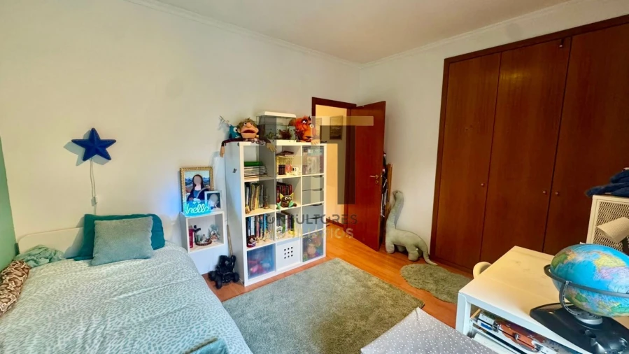 Apartamento T2 para Venda em Milheiros Foto 10