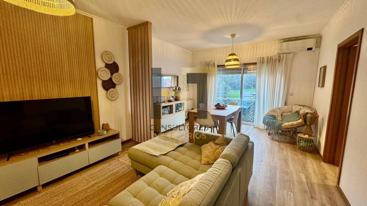 Apartamento T2 para Venda em Milheiros Foto 1