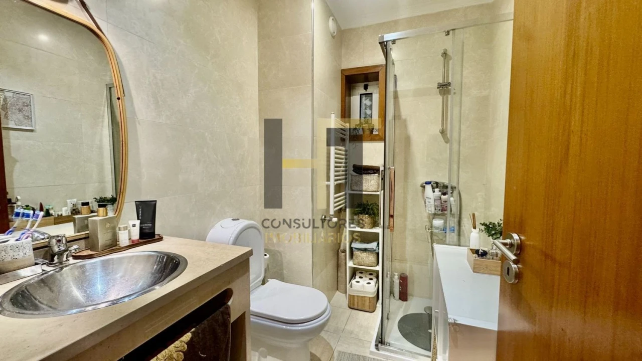 Apartamento T2 para Venda em Milheiros Foto 11