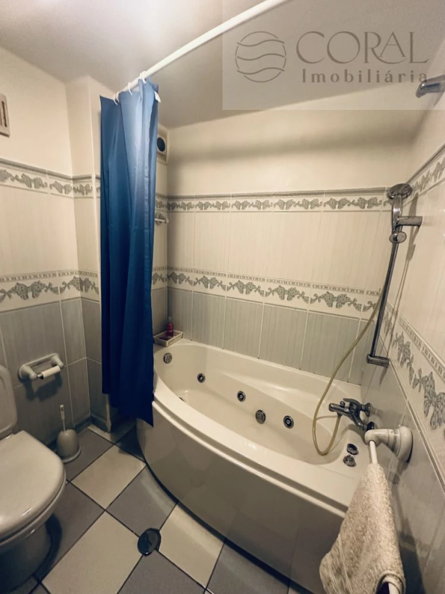 Apartamento T3 para Venda em Quelfes Foto 7