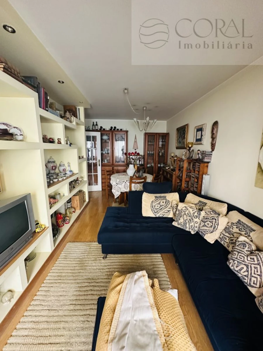 Apartamento T3 para Venda em Quelfes Foto 17