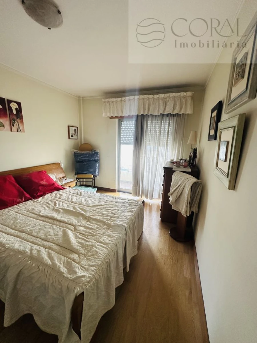 Apartamento T3 para Venda em Quelfes Foto 2