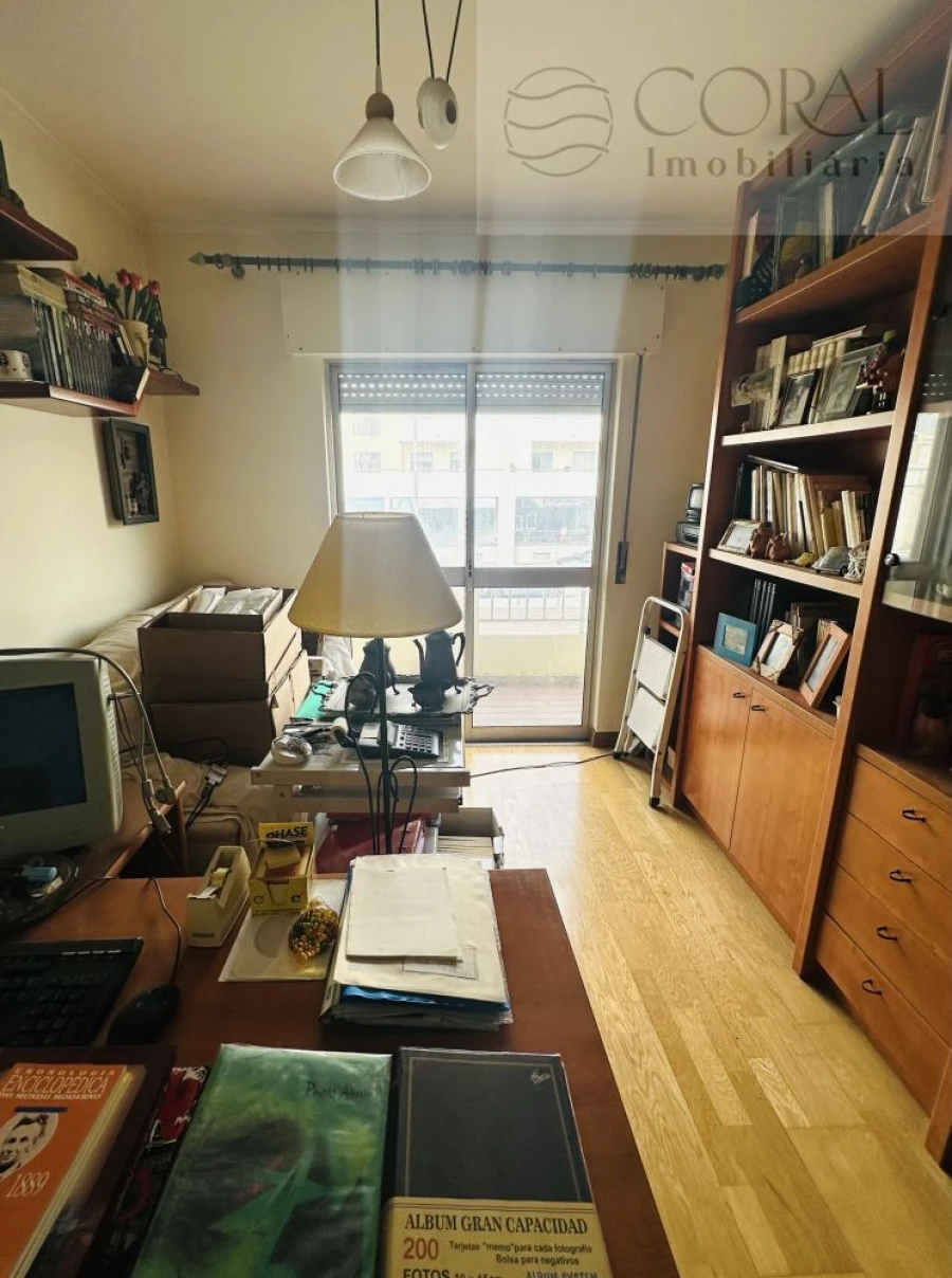 Apartamento T3 para Venda em Quelfes Foto 8