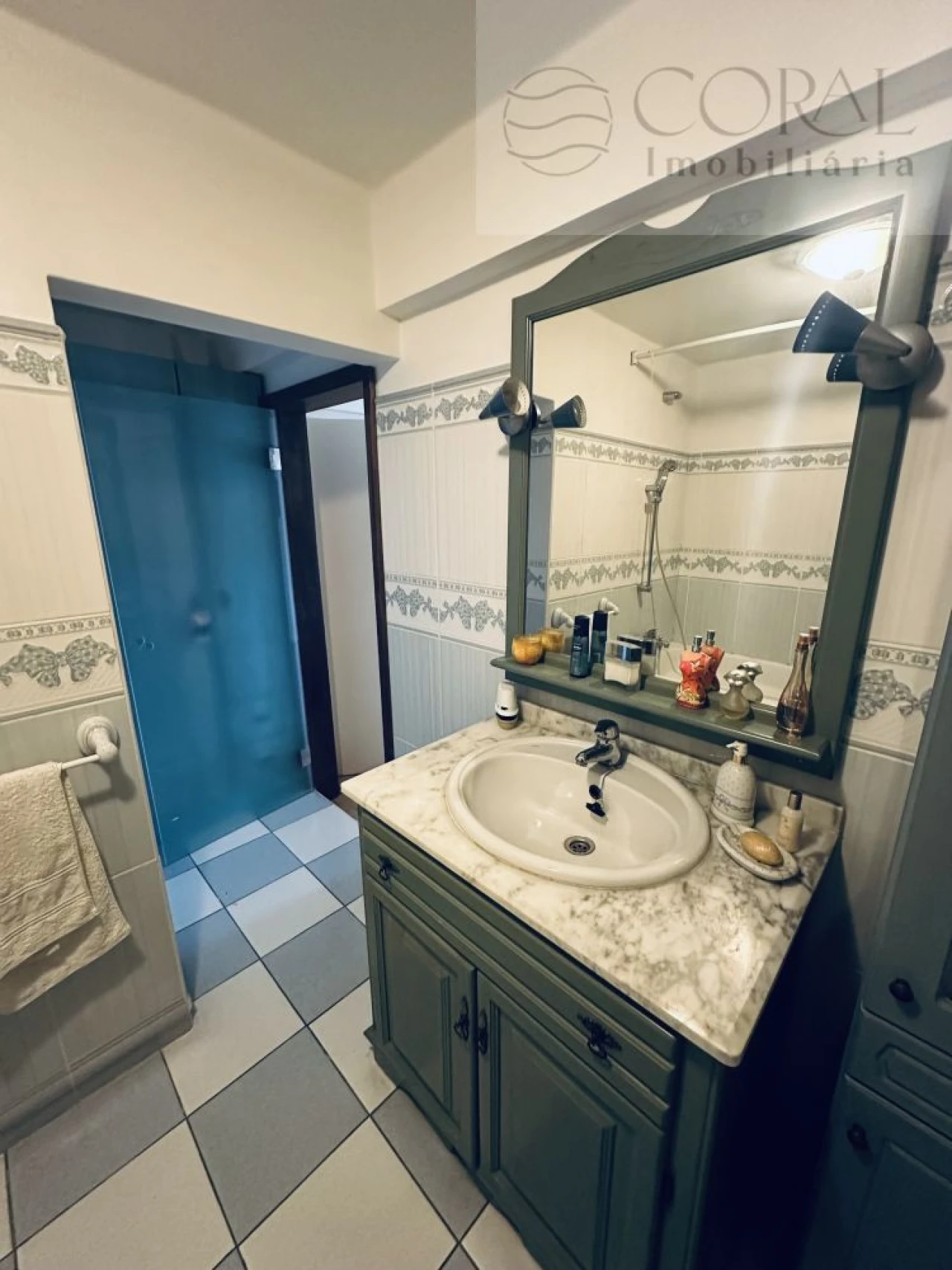 Apartamento T3 para Venda em Quelfes Foto 6