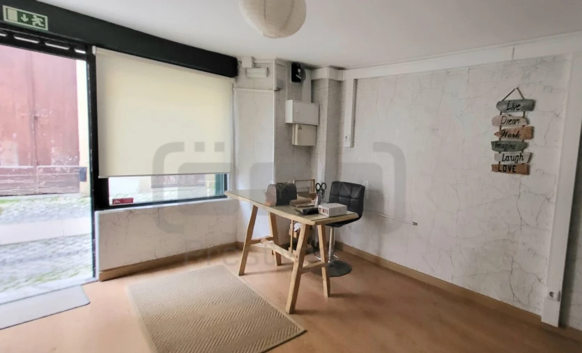 Loja para Arrendamento em São João Baptista e Santa Maria dos Olivais Foto 3