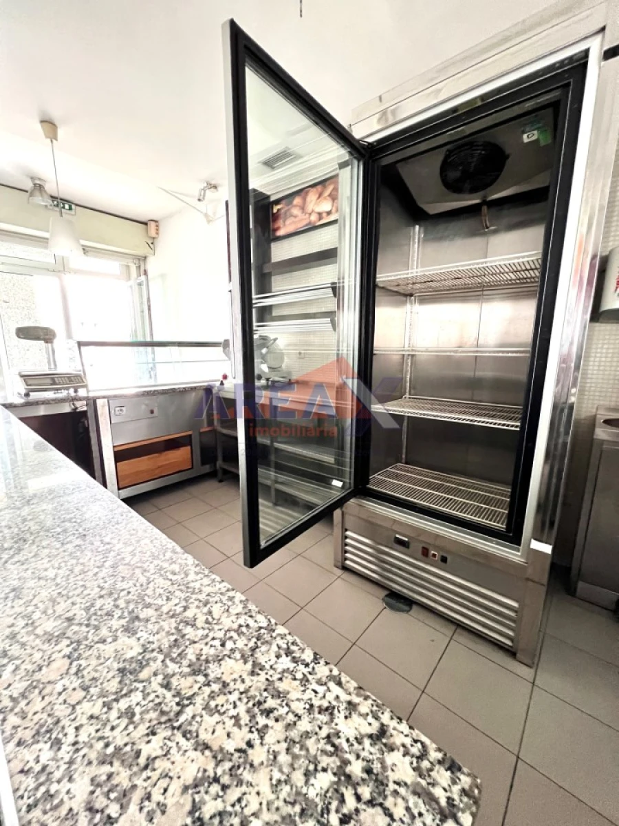 Loja para Arrendamento em Nogueira do Cravo e Pindelo Foto 9