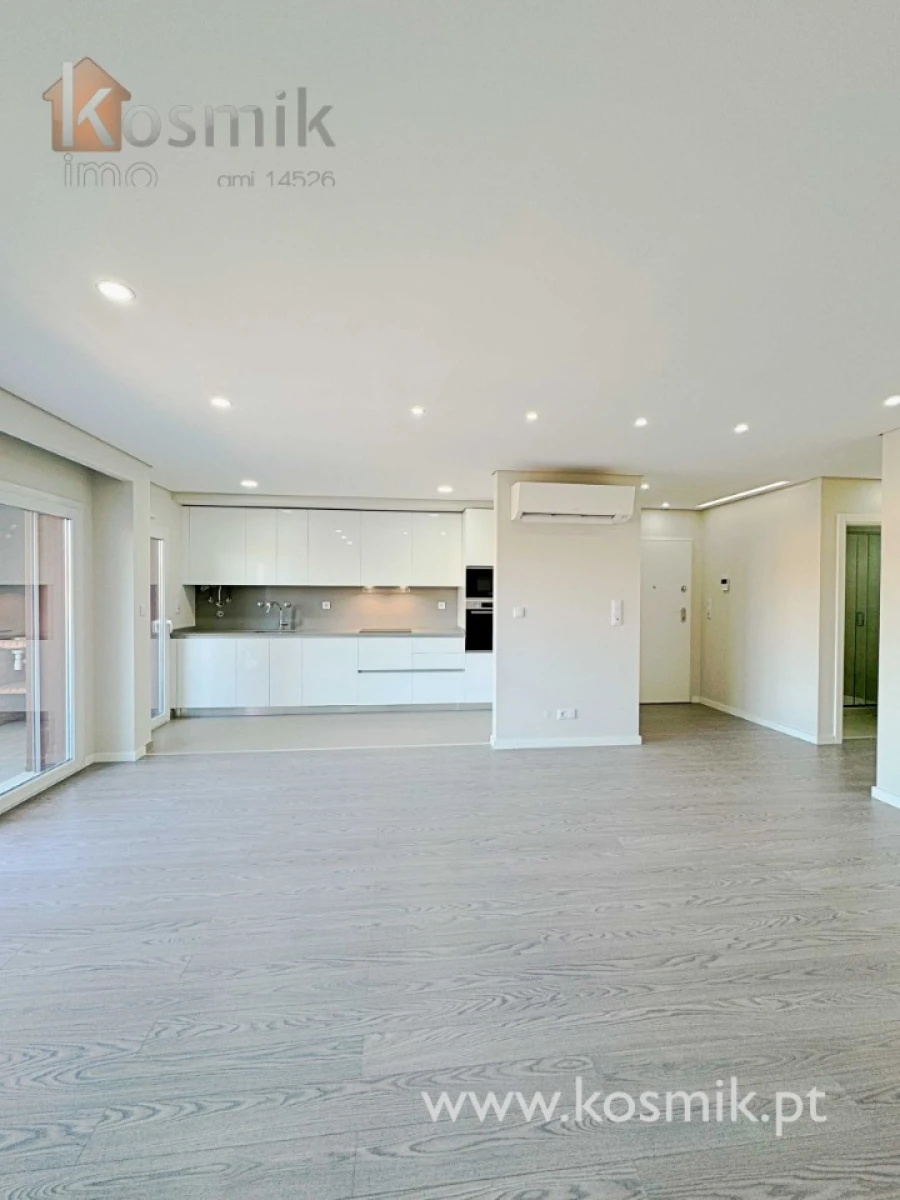 Apartamento T2 para Venda em Póvoa de Santo Adrião e Olival Basto Foto 1