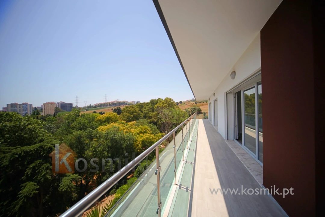 Apartamento T3 para Venda em Póvoa de Santo Adrião e Olival Basto Foto 1