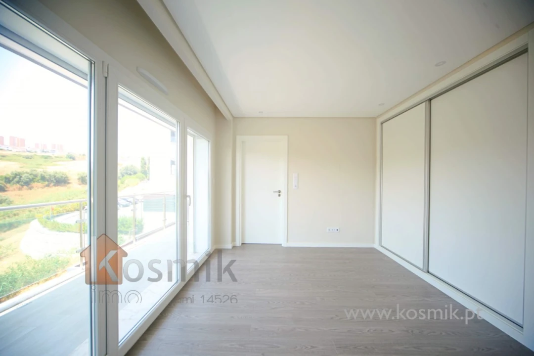 Apartamento T3 para Venda em Póvoa de Santo Adrião e Olival Basto Foto 7