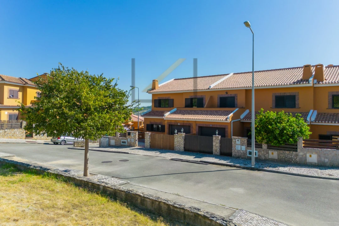 Moradia T3 para Venda em Alhandra, São João dos Montes e Calhandriz Foto 2