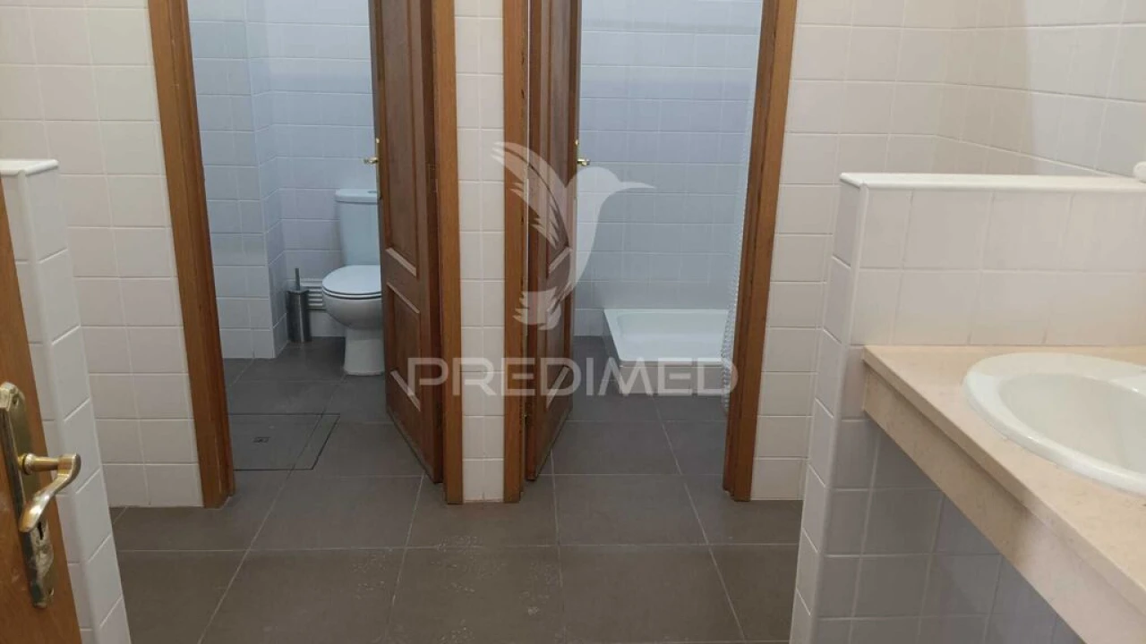 Armazém para Venda em Santo Antão e São Julião do Tojal Foto 11