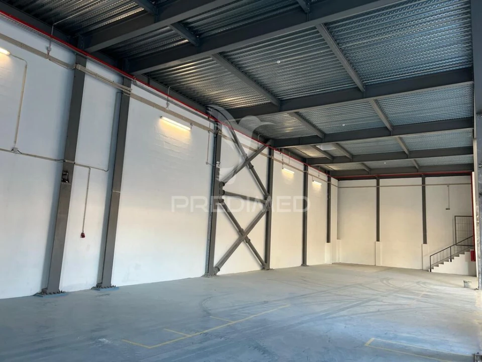 Armazém para Venda em Santo Antão e São Julião do Tojal Foto 4