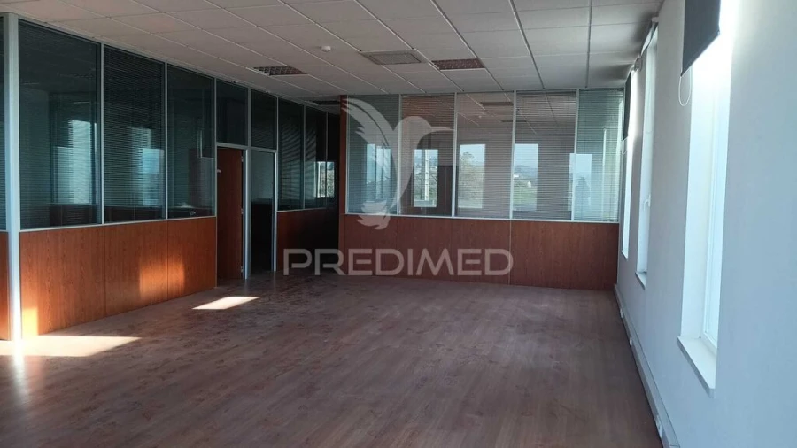 Armazém para Venda em Santo Antão e São Julião do Tojal Foto 19