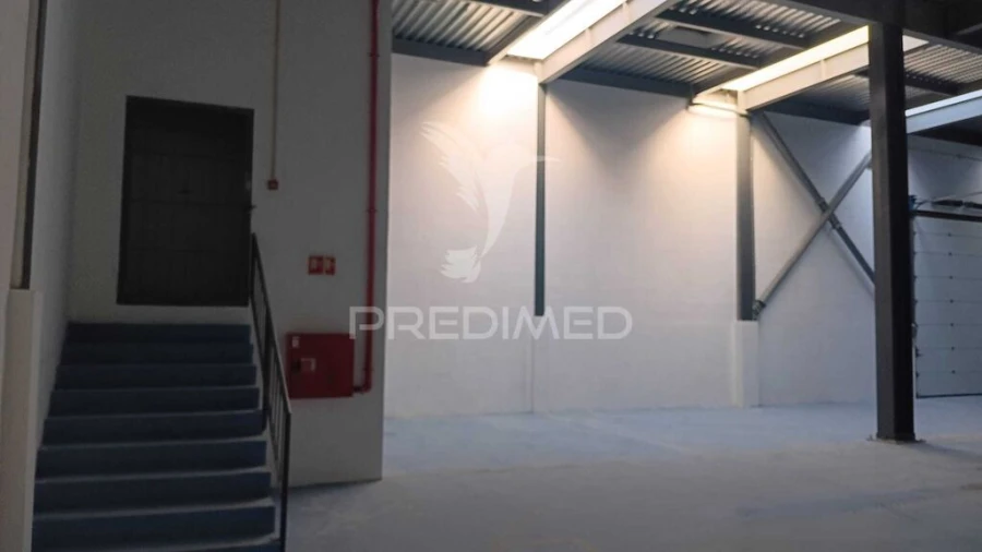 Armazém para Venda em Santo Antão e São Julião do Tojal Foto 6