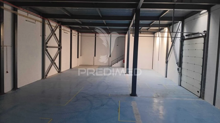 Armazém para Venda em Santo Antão e São Julião do Tojal Foto 8